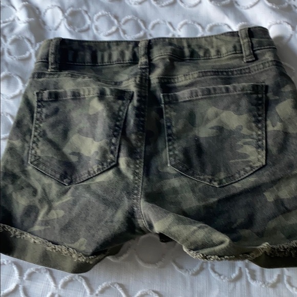 High rise camo shorts - Picture 3 of 3